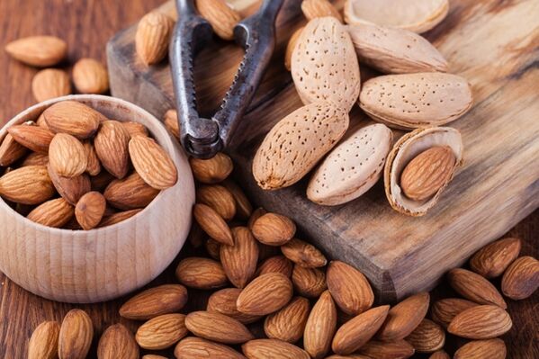 Almonds to improve a man's sexual desire