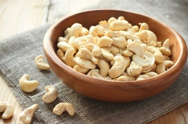 Cashew nuts on the men's menu have a positive effect on the quality of intimate life. 